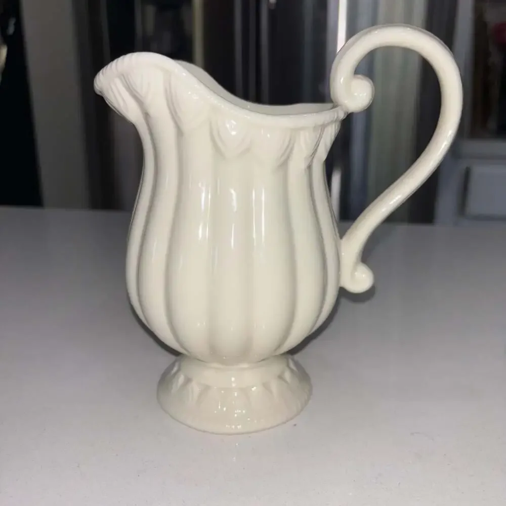 L. GODINGER & CO. Elegant Ivory Porcelain Small Creamer Pitcher Syrup
